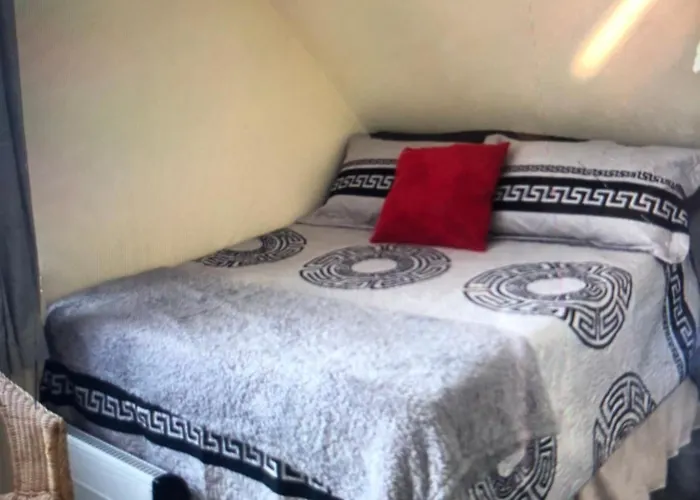 Grey Room 4